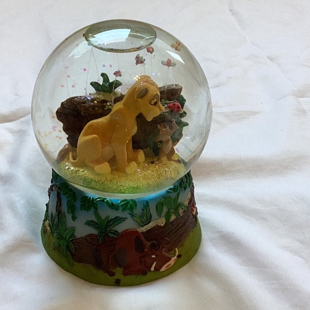 Lion King Snow Globe with Simba and Nala - Picture 2 of 8